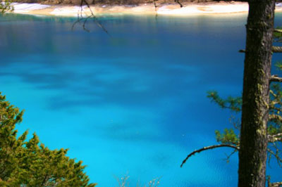 Amazing lake at the nature reserve jiuzhaigouchina
